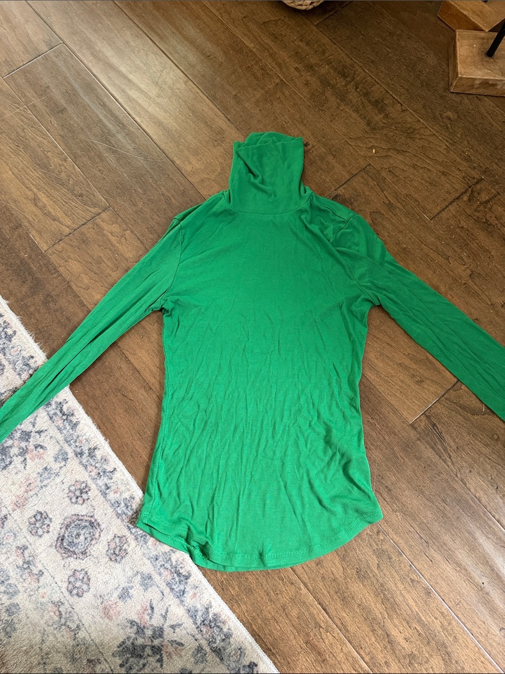 Green Turtleneck Long-Sleeve Women's Top